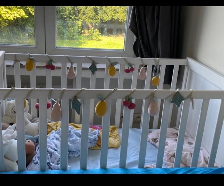 Lit blanc bébé/petits enfants + matelas impeccable!, Enfants & Bébés, Berceaux & Lits, Comme neuf, Lit, Enlèvement ou Envoi