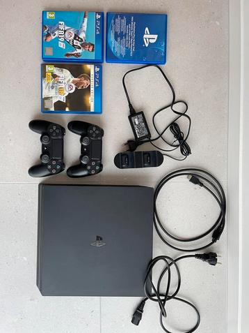 PS4 pro + 2 consollers en oplaadstation + 2 games