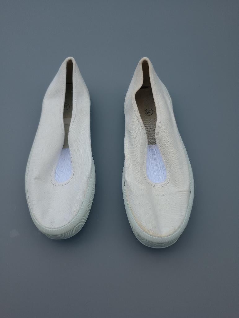 Turnsloffen maat 36, Kleding | Dames, Sportkleding, Zo goed als nieuw, Overige typen, Maat 36 (S), Wit, Ophalen of Verzenden