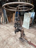 Antieke gietijzeren boorkolom, handbediend., Enlèvement