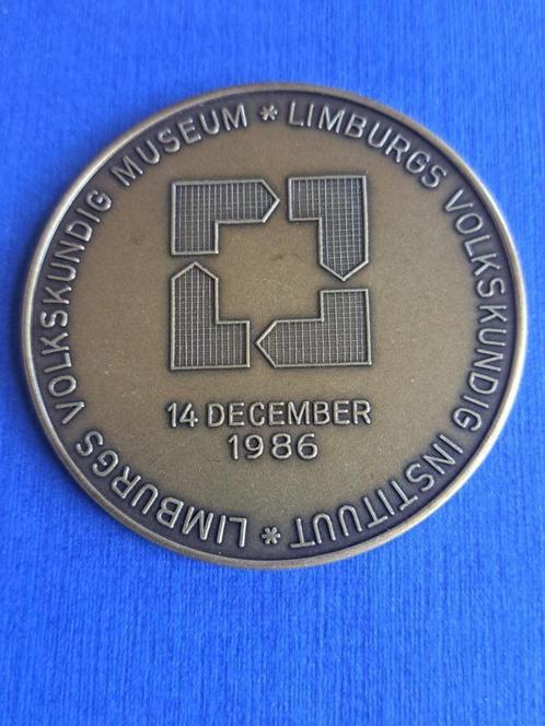 1986 medaille Limburgs Volkskundig Museum Limbricht, Postzegels en Munten, Penningen en Medailles, Brons, Verzenden