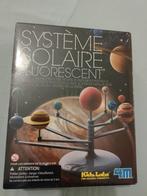 Planétarium Système Solaire Fluorescent neuf sous blister, Nieuw, Ophalen of Verzenden, Groter dan 1:32