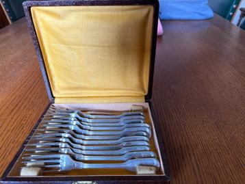 Vintage set van 12 verzilverde dessertvorken beschikbaar voor biedingen