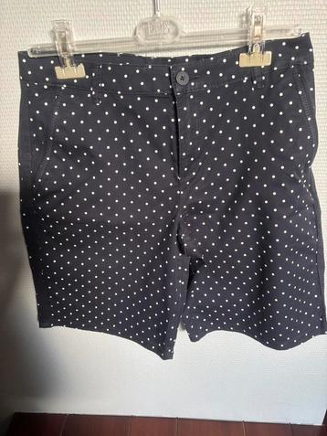 Bolletjes short Esprit beschikbaar voor biedingen