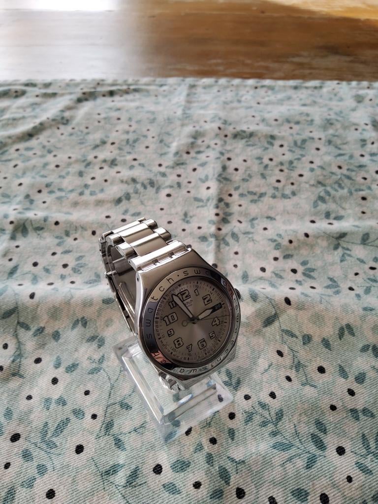 Swatch irony horloge stainless steel day date werkt perfect, Handtassen en Accessoires, Horloges | Antiek, Ophalen of Verzenden