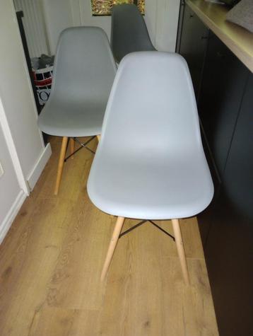5st.stoelen +gratis 1 onderstel voor reserve beschikbaar voor biedingen