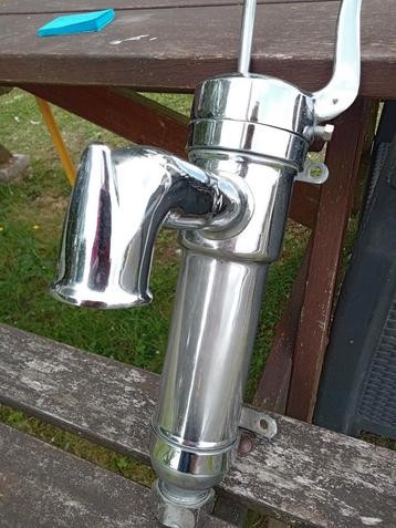 Pompe à eau manuelle, acier galvanisé  beschikbaar voor biedingen