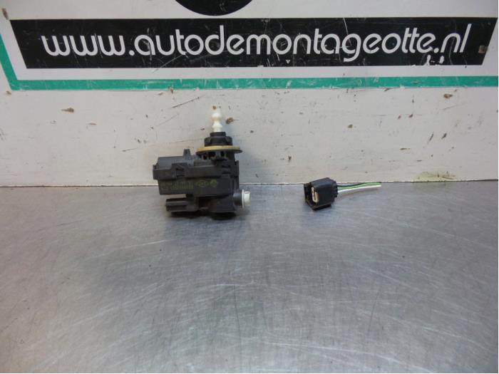 Moteur phare d'un Renault Clio (Clio 3 06-), Autos : Pièces & Accessoires, Éclairage, Renault, Utilisé, 3 mois de garantie, Enlèvement ou Envoi