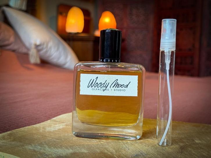 Olfactive studio - Woody mood sample/decant, Handtassen en Accessoires, Uiterlijk | Parfum, Zo goed als nieuw, Ophalen of Verzenden
