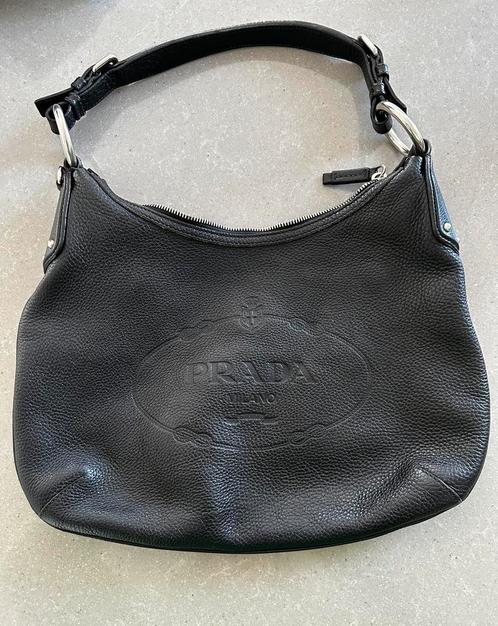 Prada zwarte lederen handtas - ZGAN, Handtassen en Accessoires, Tassen | Schoudertassen, Zo goed als nieuw, Ophalen
