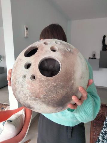 XL Brutalist keramiek sculptuur object Lunar beschikbaar voor biedingen