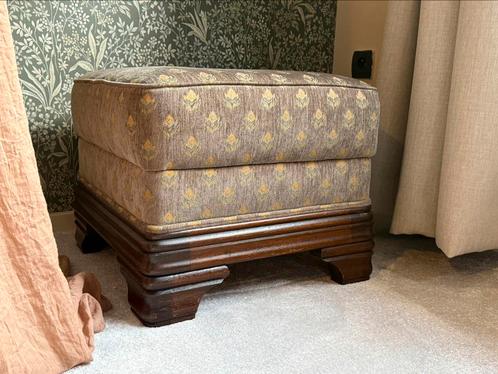 Vintage hocker / voetenbank met houten onderstel, Huis en Inrichting, Zetels | Voetbanken en poefs, Zo goed als nieuw, Hout, Ophalen