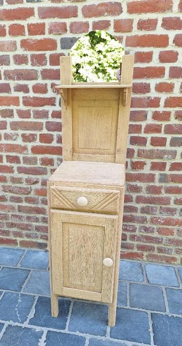 Antiek bijzetmeubel in massief hout beschikbaar voor biedingen