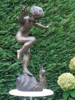 statue d un garçon sur un escargot en bronze , jet d eau ..., Jardin & Terrasse, Pièces d'eau & Fontaines, Comme neuf, Fontaine