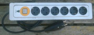 Stekkerblok 6-voudig beschikbaar voor biedingen