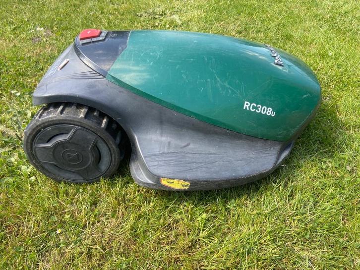 Tondeuse robot Robomow RC 308 u + pièces de rechanges., Tuin en Terras, Robotmaaiers, Gebruikt, 20 tot 25 cm, Met regensensor