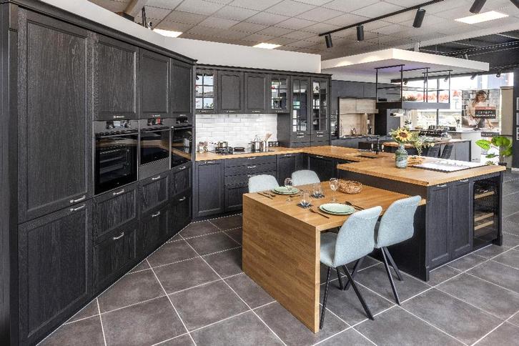 Cuisine Schmidt bois massif neuve équipée ATAG, Maison & Meubles, Cuisine | Cuisines complètes, Neuf, Cuisine en U, Noir, Bois