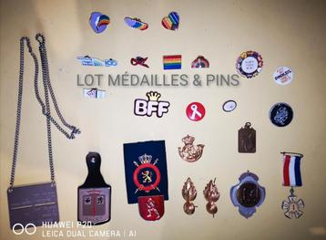 LOT PINS & MÉDAILLES  beschikbaar voor biedingen