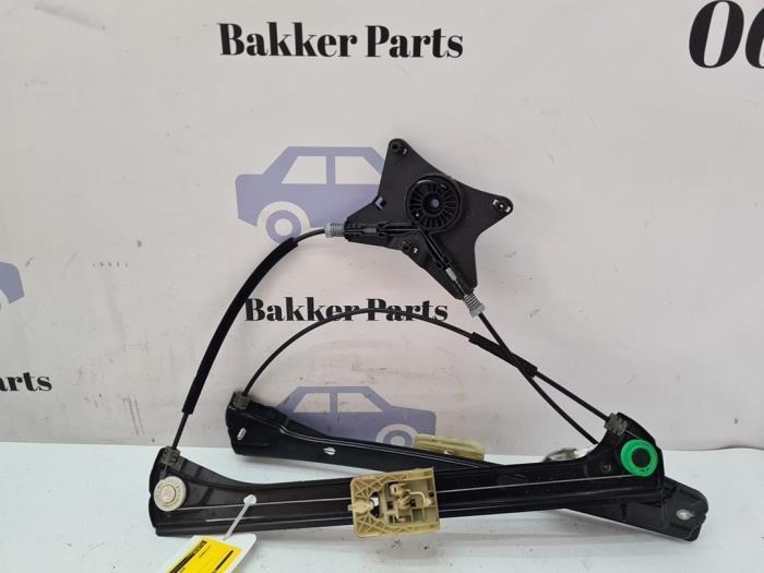 Ruitmechaniek 4Deurs rechts-voor van een Volkswagen Passat, Auto-onderdelen, Ruiten en Toebehoren, Volkswagen, Gebruikt, 3 maanden garantie