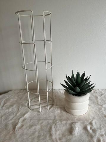 Wc rolhouder + nepplantje beschikbaar voor biedingen