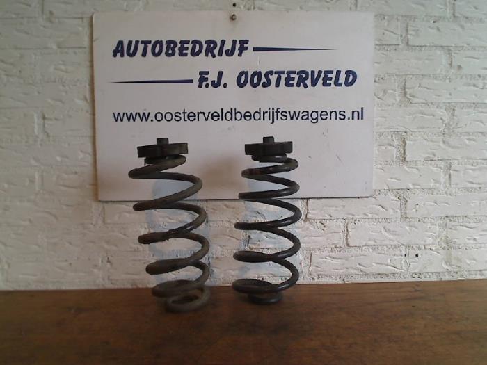 Schroefveer achter van een Audi A4, Auto-onderdelen, Ophanging en Onderstel, Audi, Gebruikt, 3 maanden garantie, Ophalen of Verzenden