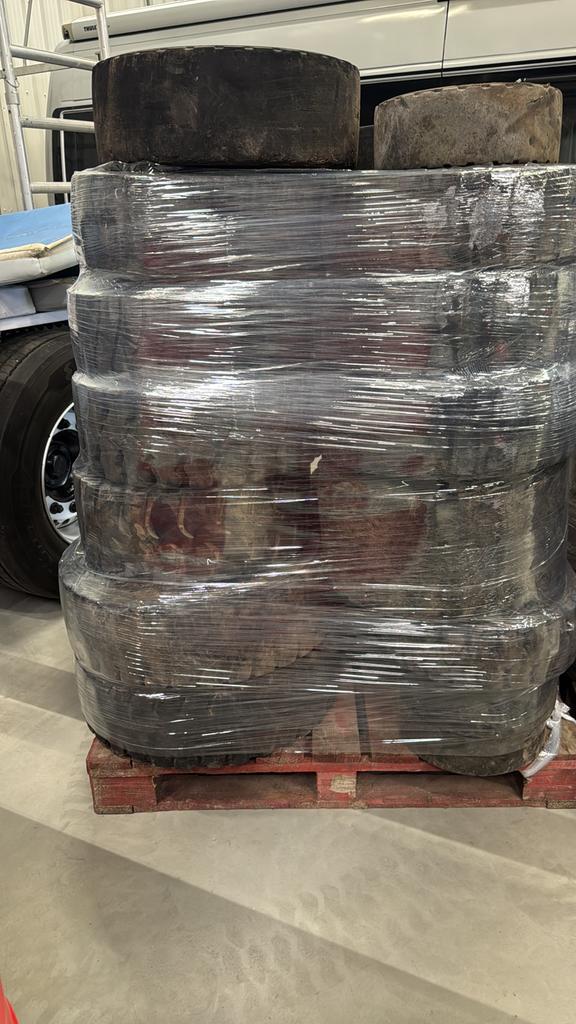 Partij heftruck banden, Zakelijke goederen, Machines en Bouw | Heftrucks en Intern transport, Heftruck, Ophalen