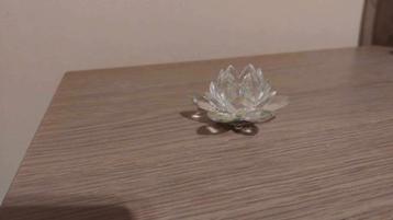 Glazen lotusbloem beschikbaar voor biedingen