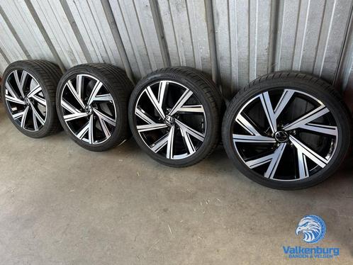 8mm! Originele VW Golf 8 5H Bergamo 18 inch zwarte velgen 5x, Auto-onderdelen, Banden en Velgen, Banden en Velgen, Zomerbanden