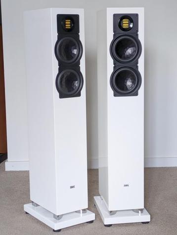 Elac FS 247.3, JET 5 ribbon tweeter, nieuwstaat en spikes beschikbaar voor biedingen