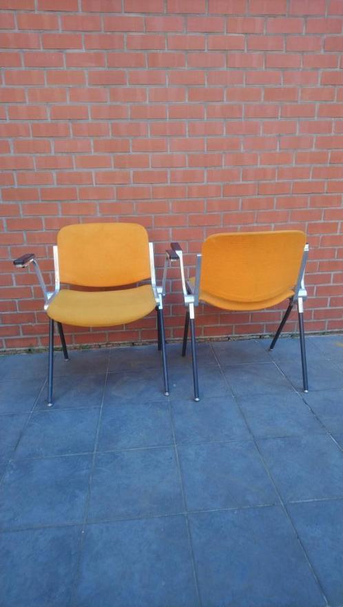 2 x armstoel '70s type giancarlo piretti  / castelli, Huis en Inrichting, Stoelen, Gebruikt, Twee, Kunststof, Metaal, Stof, Overige kleuren