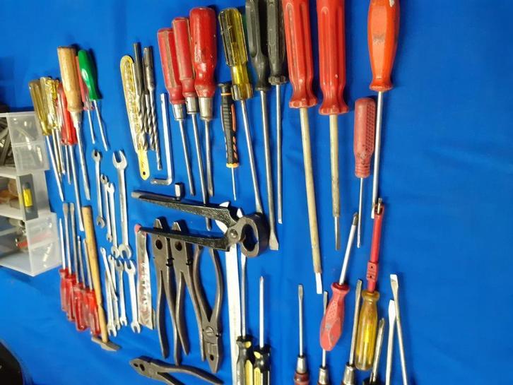 divers gereedschap en perfect geslepen schroevendraaiers, Doe-het-zelf en Bouw, Gereedschap | Handgereedschap, Ophalen