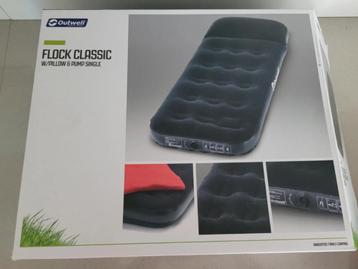 Luchtmatras van Outwell met ingebouwde voetpomp, nieuw beschikbaar voor biedingen