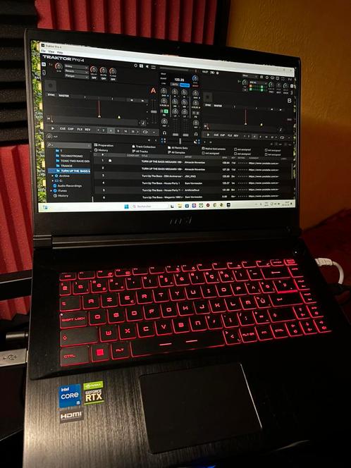 Je.    Revend. Mon contrôleur dj. Traktor native instrument, Informatique & Logiciels, Ordinateurs portables Windows, Comme neuf