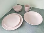 Poederroze Ikea servies, Ophalen of Verzenden, Zo goed als nieuw, Compleet servies