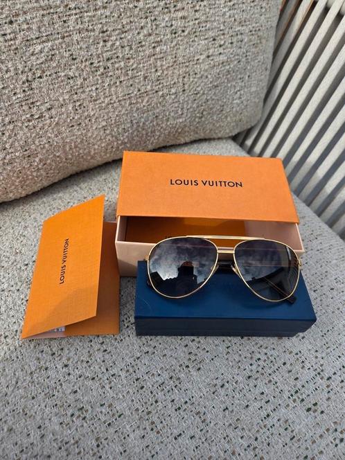 Louis Vuitton attitude pilote nieuwstaat, Handtassen en Accessoires, Zonnebrillen en Brillen | Heren, Zo goed als nieuw, Bril
