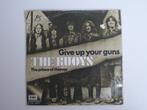 The Buoys  Give Up Your Guns 7", Cd's en Dvd's, Pop, Gebruikt, Ophalen of Verzenden, 7 inch