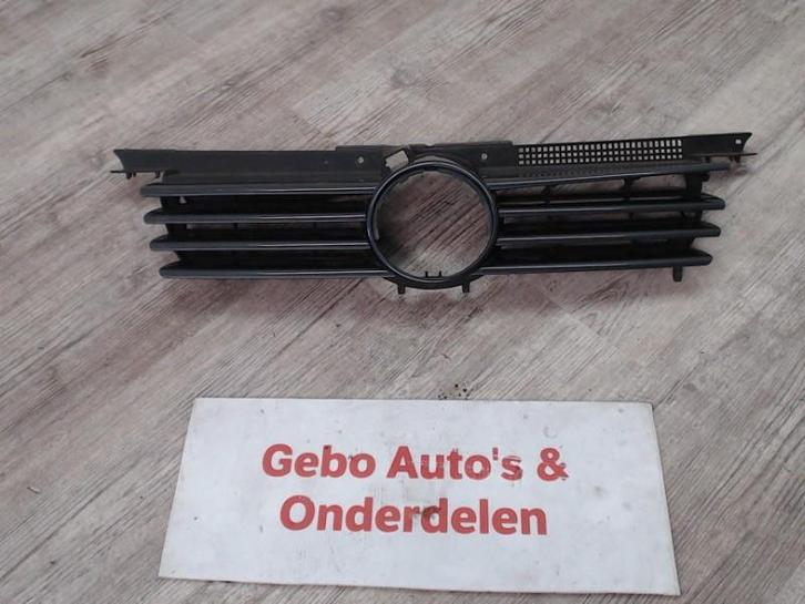 GRILLE Volkswagen Golf IV (1J1) (01-1997/06-2005), Auto-onderdelen, Carrosserie, Volkswagen, Gebruikt
