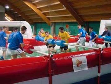 Te koop co.pleet in goede staat levend tafelvoetbalspel beschikbaar voor biedingen