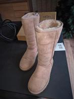 Ugg, Ophalen, Hoge laarzen, Beige, Zo goed als nieuw