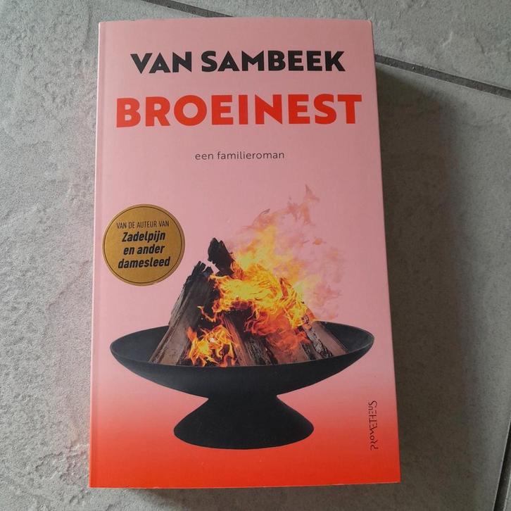 van Sambeek - Broeinest, Livres, Littérature, Comme neuf, Enlèvement