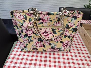 handtas beschikbaar voor biedingen