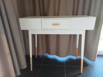 Wandtafel wit  beschikbaar voor biedingen