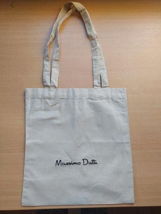 Massimo Dutti tas

(Slechts 1 maal gebruikt), Handtassen en Accessoires, Tassen | Schoudertassen, Zo goed als nieuw, Ophalen of Verzenden