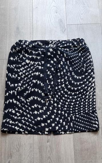 Zwart rokje met beige print  beschikbaar voor biedingen