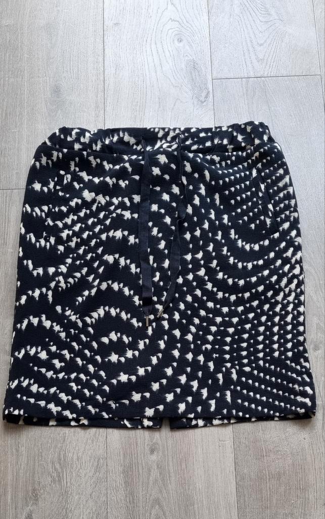 Zwart rokje met beige print, Kleding | Dames, Rokken, Zo goed als nieuw, Maat 34 (XS) of kleiner, Zwart, Boven de knie, Ophalen of Verzenden