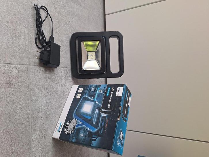 Vörtech LED Bouwlamp 20W – Oplaadbaar & Draagbaar, Doe-het-zelf en Bouw, Gereedschap | Machine-onderdelen en Toebehoren, Nieuw