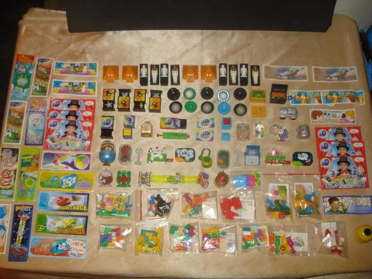KINDER Lot d'Anciennes Séries de Jeux et Magie Divers 1990, Verzamelen, Verrassingseieren, Zo goed als nieuw, Overige typen, Ophalen of Verzenden