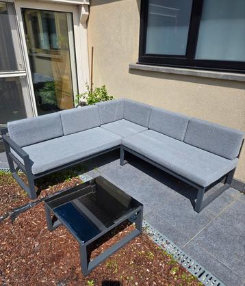 Lounge set donker alu in goede staat met originele kussens beschikbaar voor biedingen