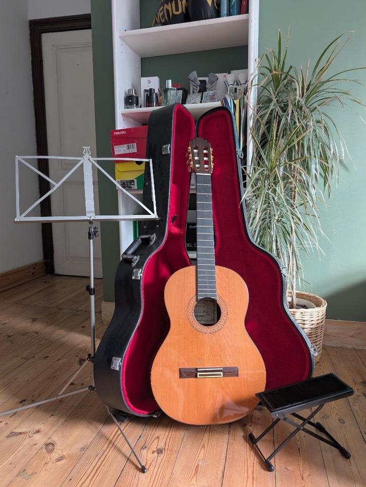 Gitaar - Manuel Rodriguez - met voetsteun, pupiter en koffer, Muziek en Instrumenten, Snaarinstrumenten | Gitaren | Akoestisch
