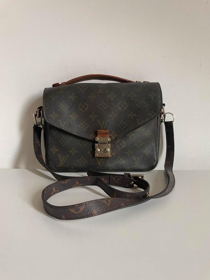 Vintage Louis Vuitton pochette Metis, Handtassen en Accessoires, Tassen | Schoudertassen, Zo goed als nieuw, Ophalen